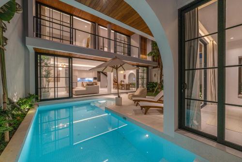 Villa Janoor - Elegant 3-Bedroom Villa Near Batu Belig Beach