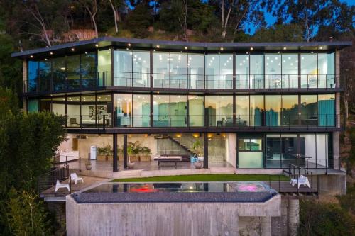 Luxurious Glass Mansion with Pool, Jacuzzi, Sauna