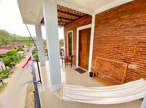 Sackstone rooftop villa in Watukarung