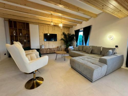 gedeelde lounge/tv-ruimte, Cabana Brad Apuseni in Valea Manastirii