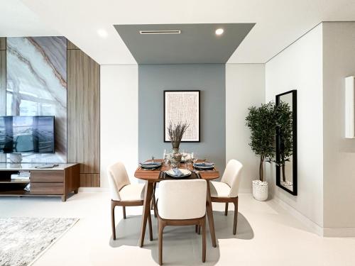 Trophy - 1BR Beachfront Retreat w Lagoon Views, Dubai (Foto 5)