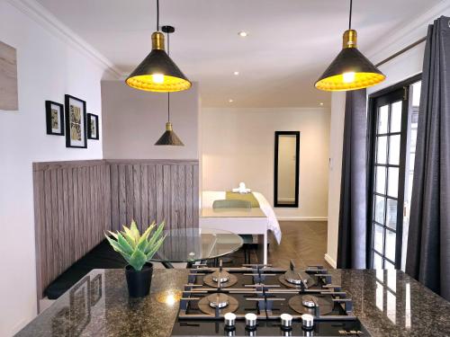 Hampton Collection Avenues - Cosy 2 Sleeper Serviced Studio Apartment