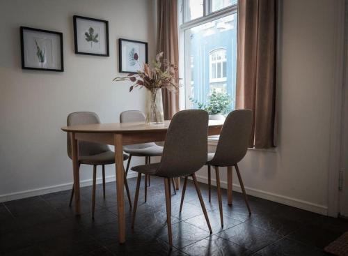 In the Heart of Brosundet Fully equipped 3 Bed Room Ap in 奧勒松