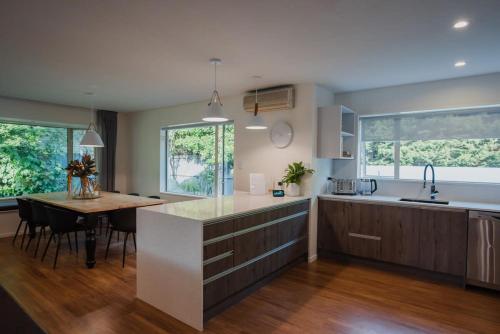 Hidden Gem of Christchurch - Sleeps 13 in Wigram