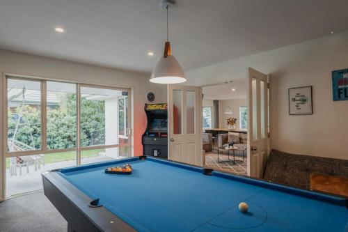 Hidden Gem of Christchurch - Sleeps 13 - image 5