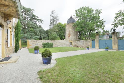 ForRest Stone, hébergement insolite 1h de Lyon, St Etienne et Clermont Ferrand (ForRest Stone, hebergement insolite 1h de Lyon, St Etienne et Clermont Ferrand) in Saint-Symphorien-de-Lay