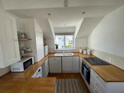 Beach house with expansive sea views! in 紐基海濱