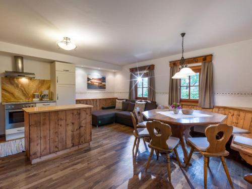 Gassenhof in 凱撒山麓戈英