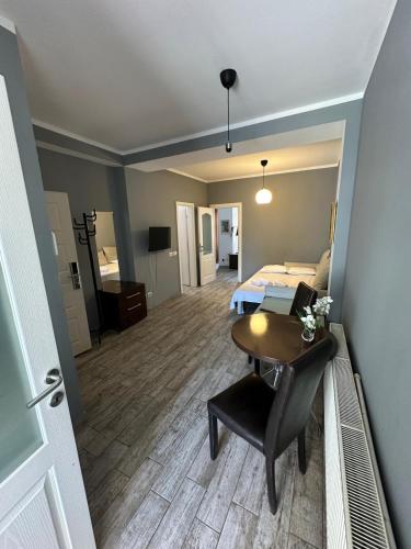 Ave Hotel Victoriei - image 8