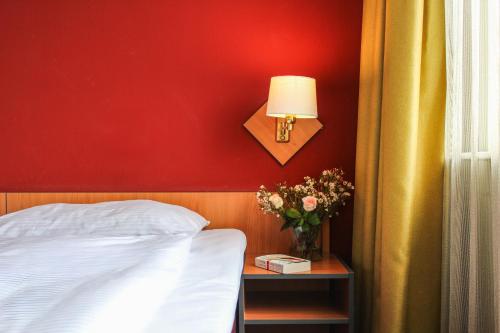 Good Morning + Berlin City East - image 2