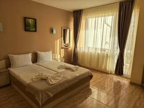 Standard Double with Balcony image 2