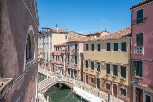 Ca' dell' Artista with Balcony and Terrace - image 6