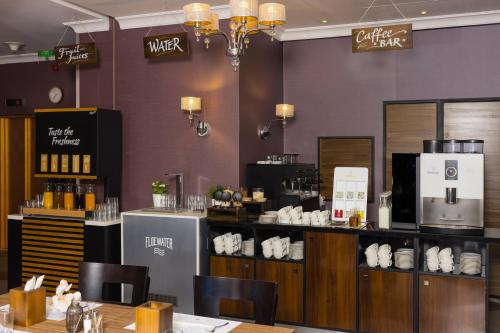 Carlton Hotel Budapest - image 2