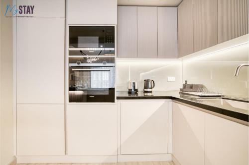 Luxurious 1BR Blvd Central Tower - image 4