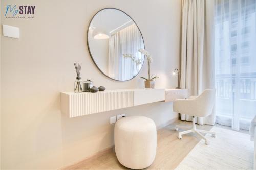 Luxurious 1BR Blvd Central Tower - image 5