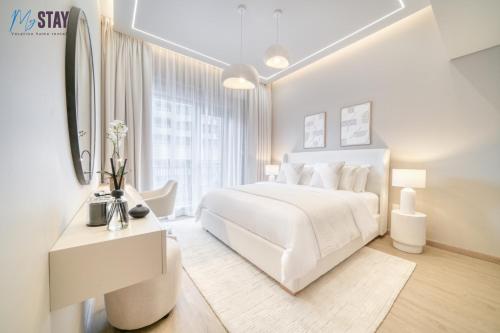 Luxurious 1BR Blvd Central Tower - image 12