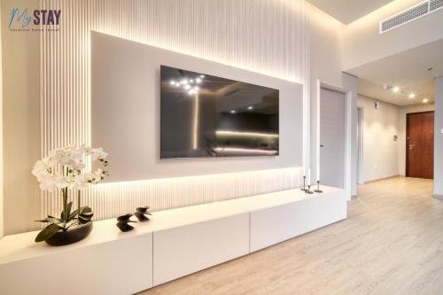 Luxurious 1BR Blvd Central Tower - image 10