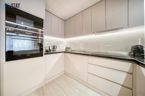 Luxurious 1BR Blvd Central Tower - image 8