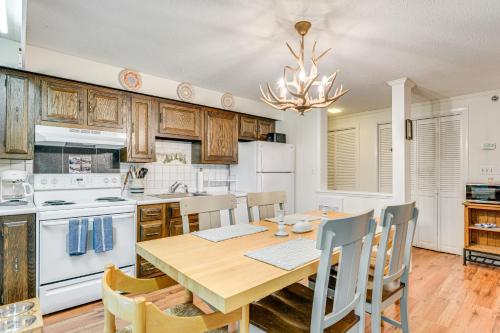 Ski-In and Ski-Out Peru Condo at Bromley Mountain - image 3