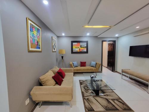One-Bedroom Apartment image 7