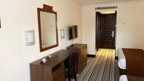 1 double bed, 3 twin beds