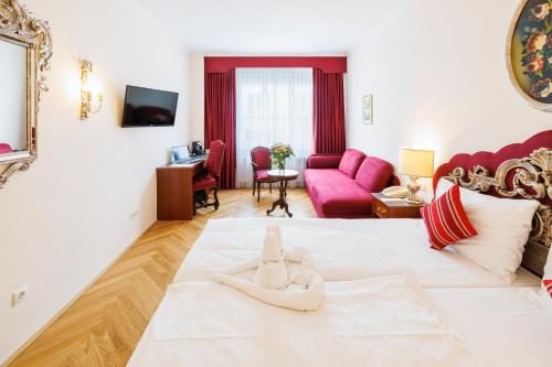 Deluxe Double Room image 2