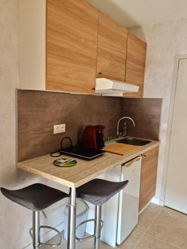 Mini-studio équipé et rénové - Location saisonnière - Balaruc-les-Bains