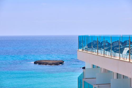 Universal Hotel Perla - image 13