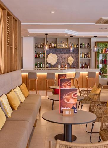 Universal Hotel Perla - image 4