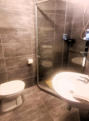 Double Room with Private Bathroom image 10