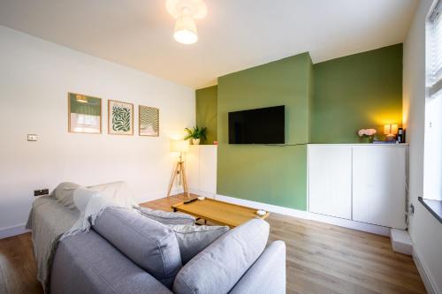 Beautiful 2 Bedroom House in Atherton, Free Parking gîte à louer Atherton