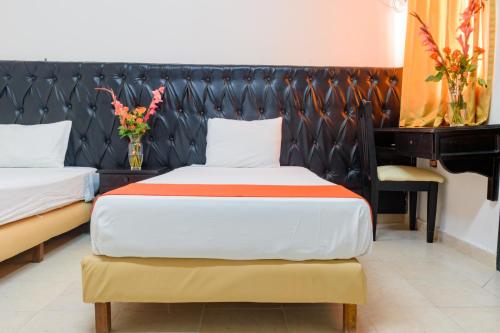 Standard Twin Room image 4