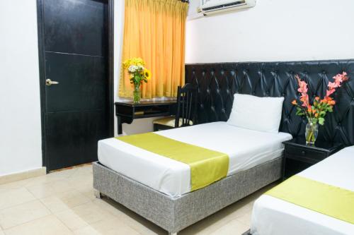 Standard Twin Room image 2