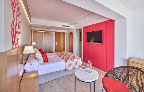 Universal Hotel Perla - image 7