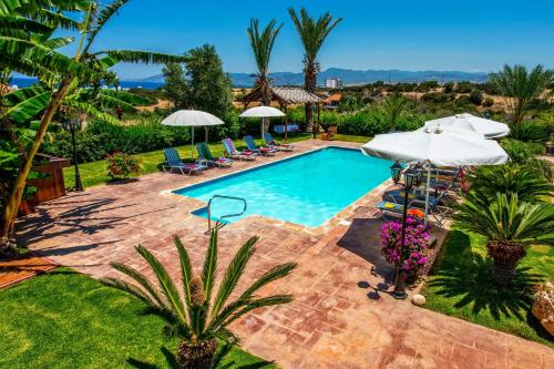 Villa Akamas Bayview by Villa Plus – khách sạn tại Neokhorio