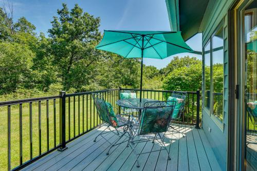 Lovely Townhome with Loft 4 Mi to Lake Galena! - main image
