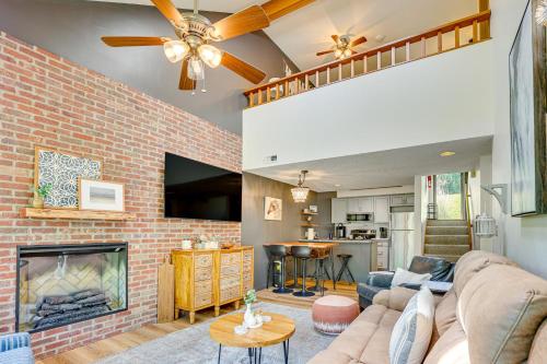 Lovely Townhome with Loft 4 Mi to Lake Galena! - image 5