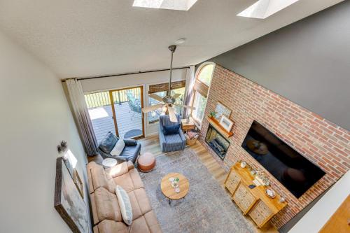 Lovely Townhome with Loft 4 Mi to Lake Galena! - image 7