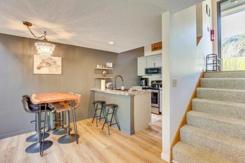 Lovely Townhome with Loft 4 Mi to Lake Galena! - image 12