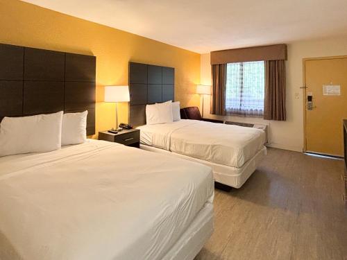 2 double beds