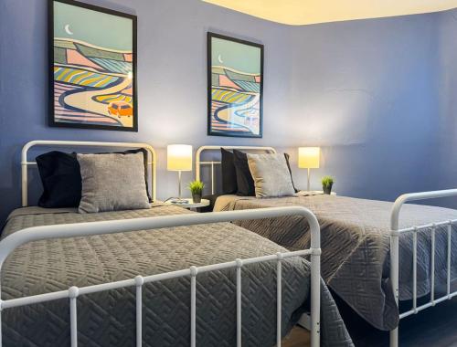 4 Apartments 7 Bedrooms with 23 Beds and Parking WIFI in Pittsburgh, USA