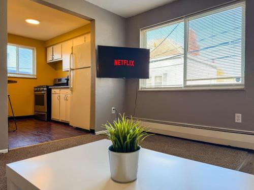 4 Apartments with 4 Bedrooms and Parking plus WIFI in Pittsburgh, USA