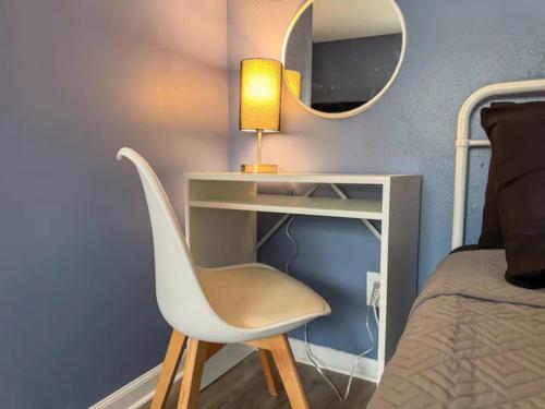 4 Apartments 7 Bedrooms with 23 Beds and Parking WIFI