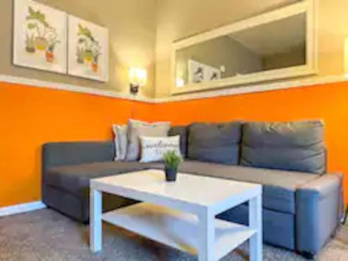 4 Apartments 7 Bedrooms with 23 Beds and Parking WIFI