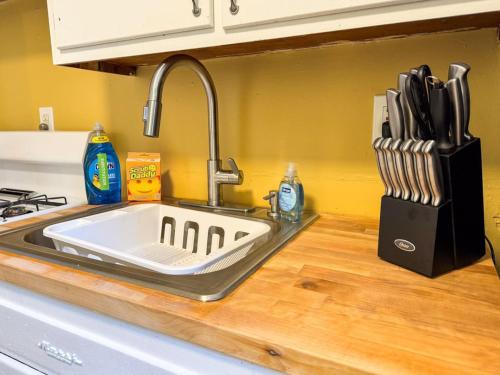 4 Apartments with 4 Bedrooms and Parking plus WIFI