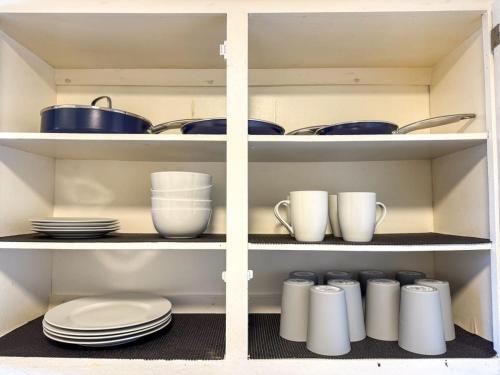 4 Apartments with 4 Bedrooms and Parking plus WIFI