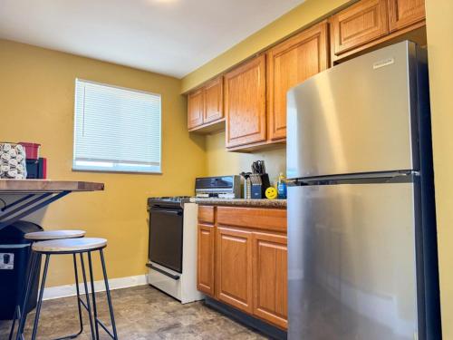 4 Apartments with 4 Bedrooms and Parking plus WIFI