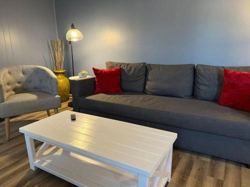 Sleeps 6 2BR Condo with 4 Beds in New Castle plus WIFI in New Castle, USA