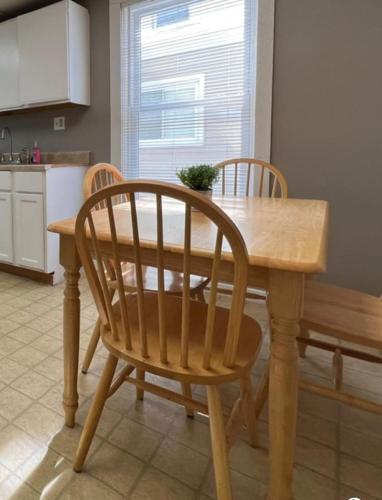 Sleeps 6 Cozy 2BR with 4 Beds at New Castle WIFI in New Castle, USA