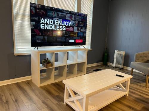 Sleeps 6 2BR Condo with 4 Beds in New Castle plus WIFI in New Castle, USA